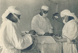  В операционной Во время операции<br>1944 г