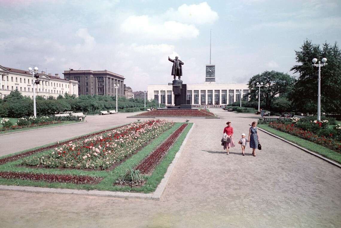 Галерея петербургской фотографии Цвет