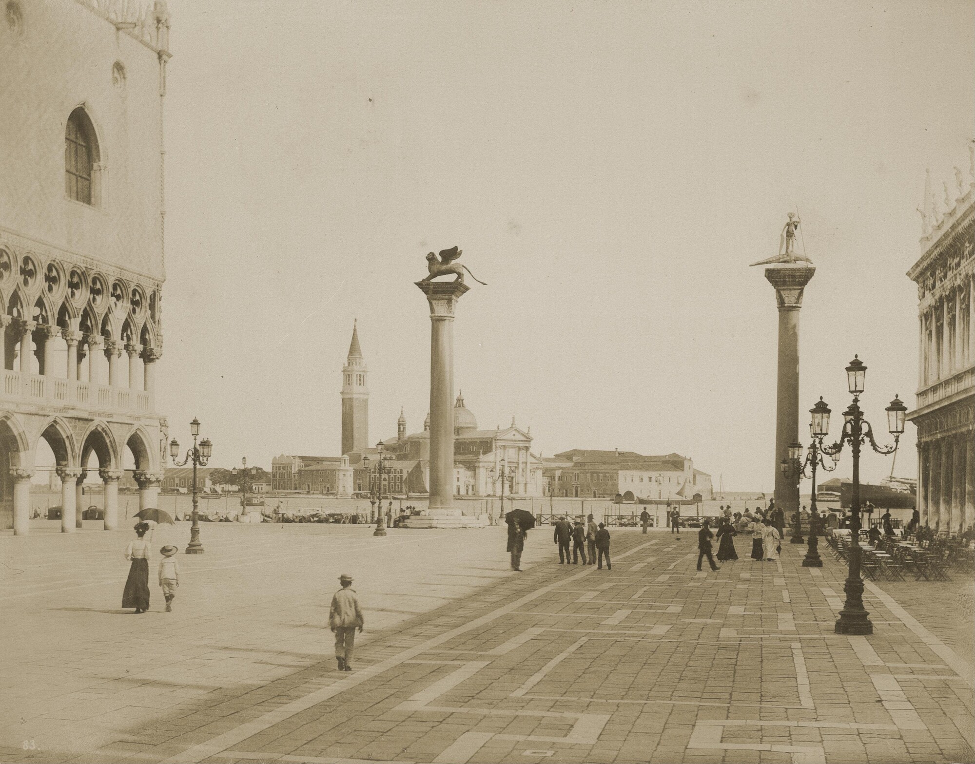Томазо Филиппи. 
 

Площадь Сан-Марко, 1890‑е 

Альбуминовый отпечаток 