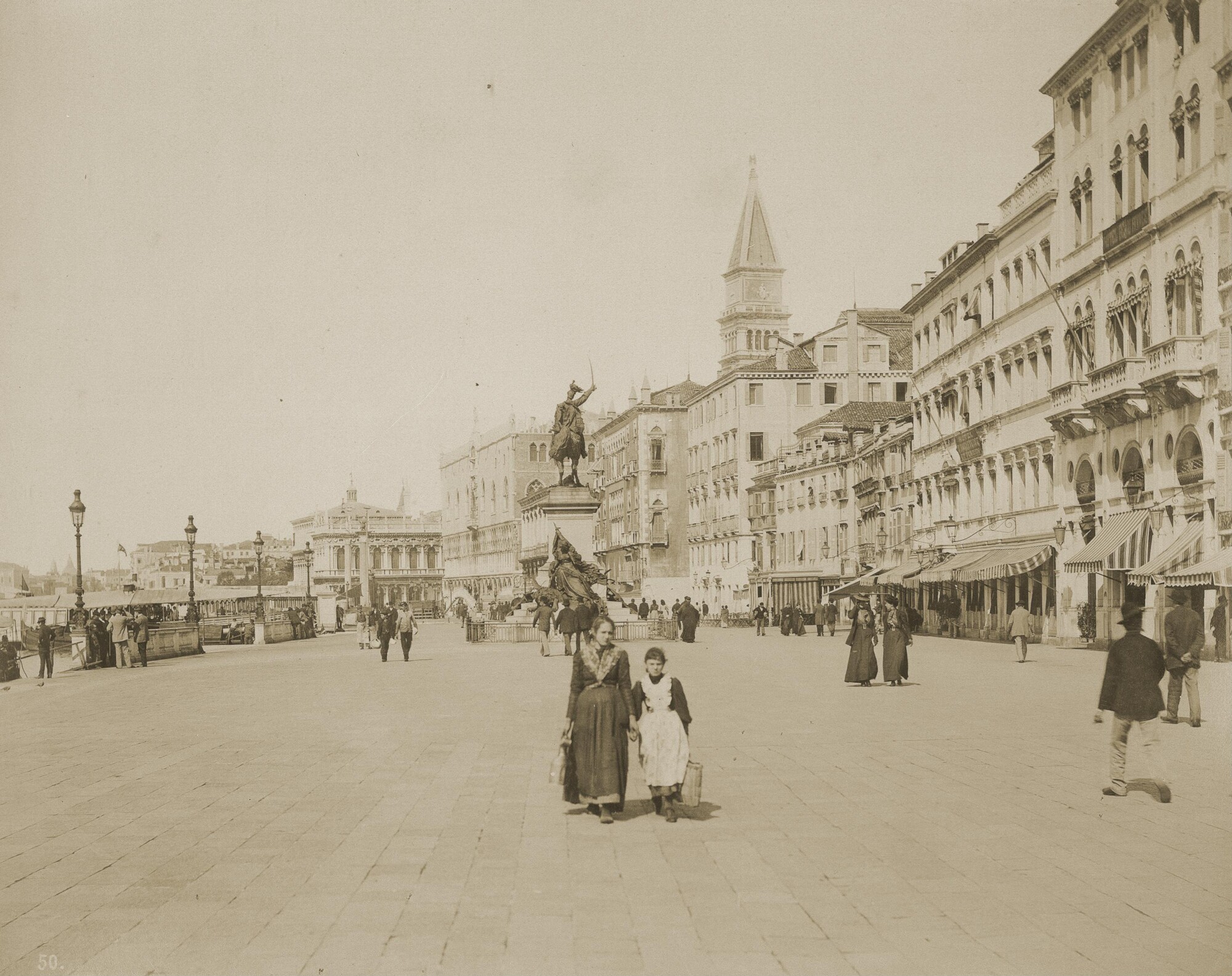 Томазо Филиппи. 
 

Набережная Скьявони, 1910‑е 

Альбуминовый отпечаток 