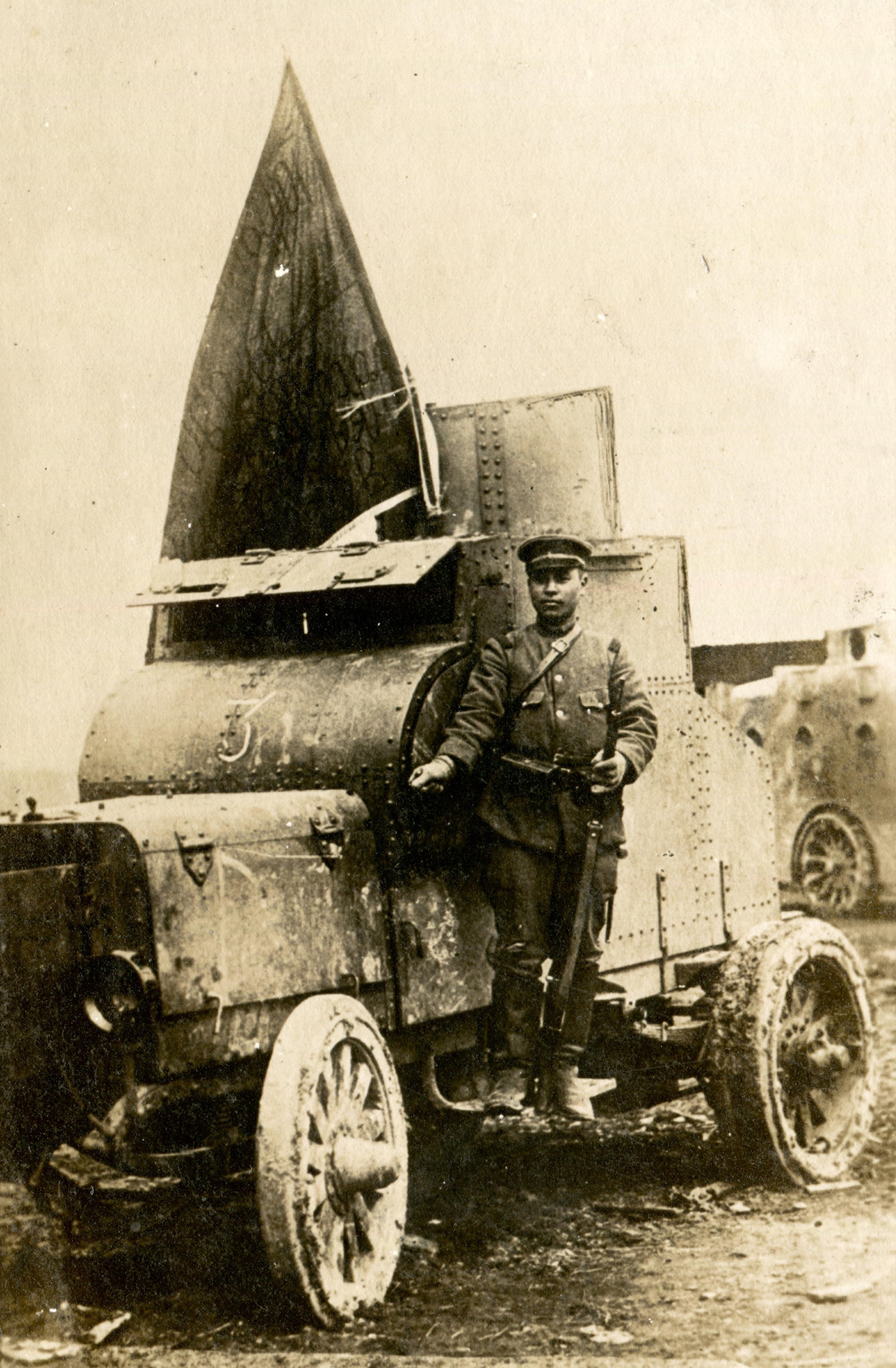 Русский бронеавтомобиль, захваченный японскими войсками в бою. 
 

5 апреля 1920 года 

© КГБНУК г. Хабаровск «ХКМ имени Н. И. Гродекова» 