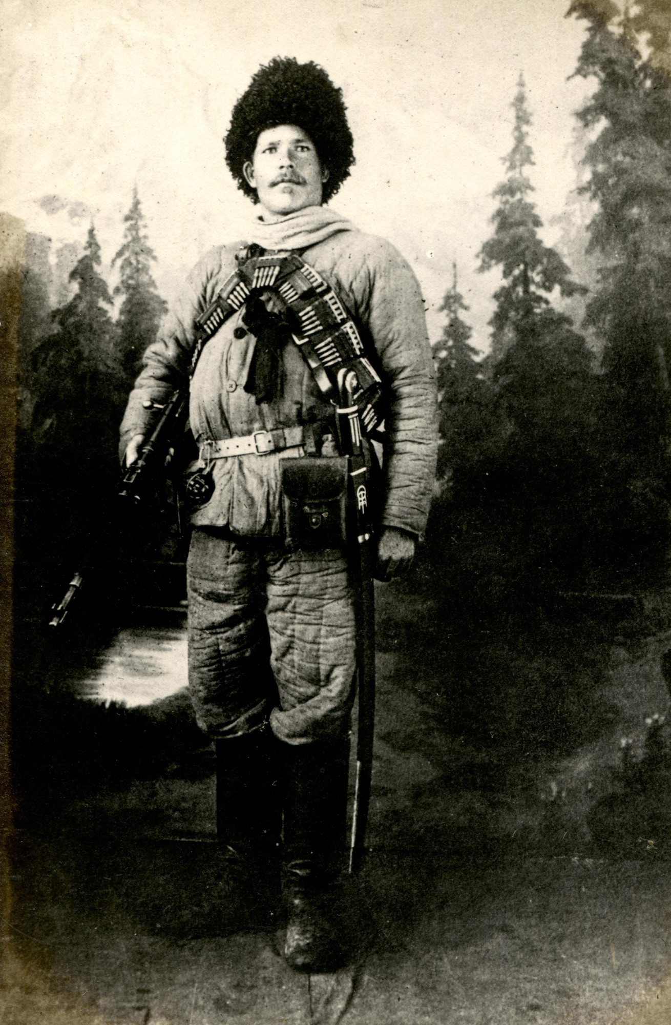 Командир партизанского отряда А. Н. Кочнев. Фотосалон «Идеал». 
 

Март 1920 года 

© КГБНУК г. Хабаровск «ХКМ имени Н. И. Гродекова» 