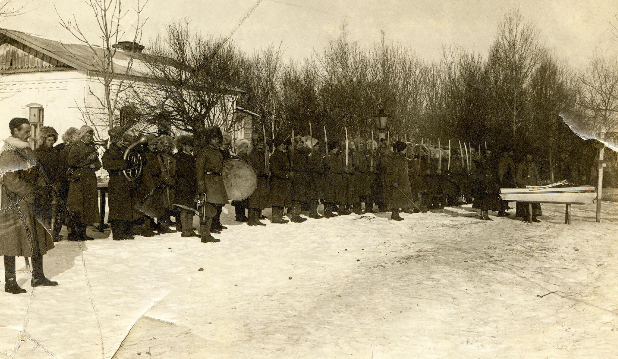 Похороны офицера-калмыковца. 
 

1918–1920 

© КГБНУК г. Хабаровск «ХКМ имени Н. И. Гродекова» 