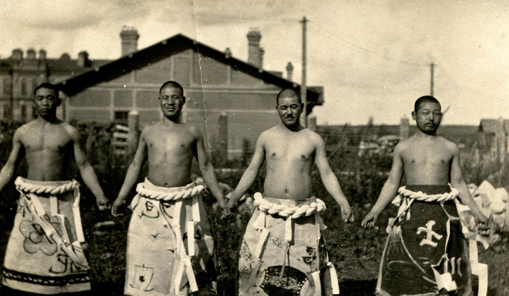 Японские солдаты — участники состязаний по сумо. 
 

1919–1920 

© КГБНУК г. Хабаровск «ХКМ имени Н. И. Гродекова» 