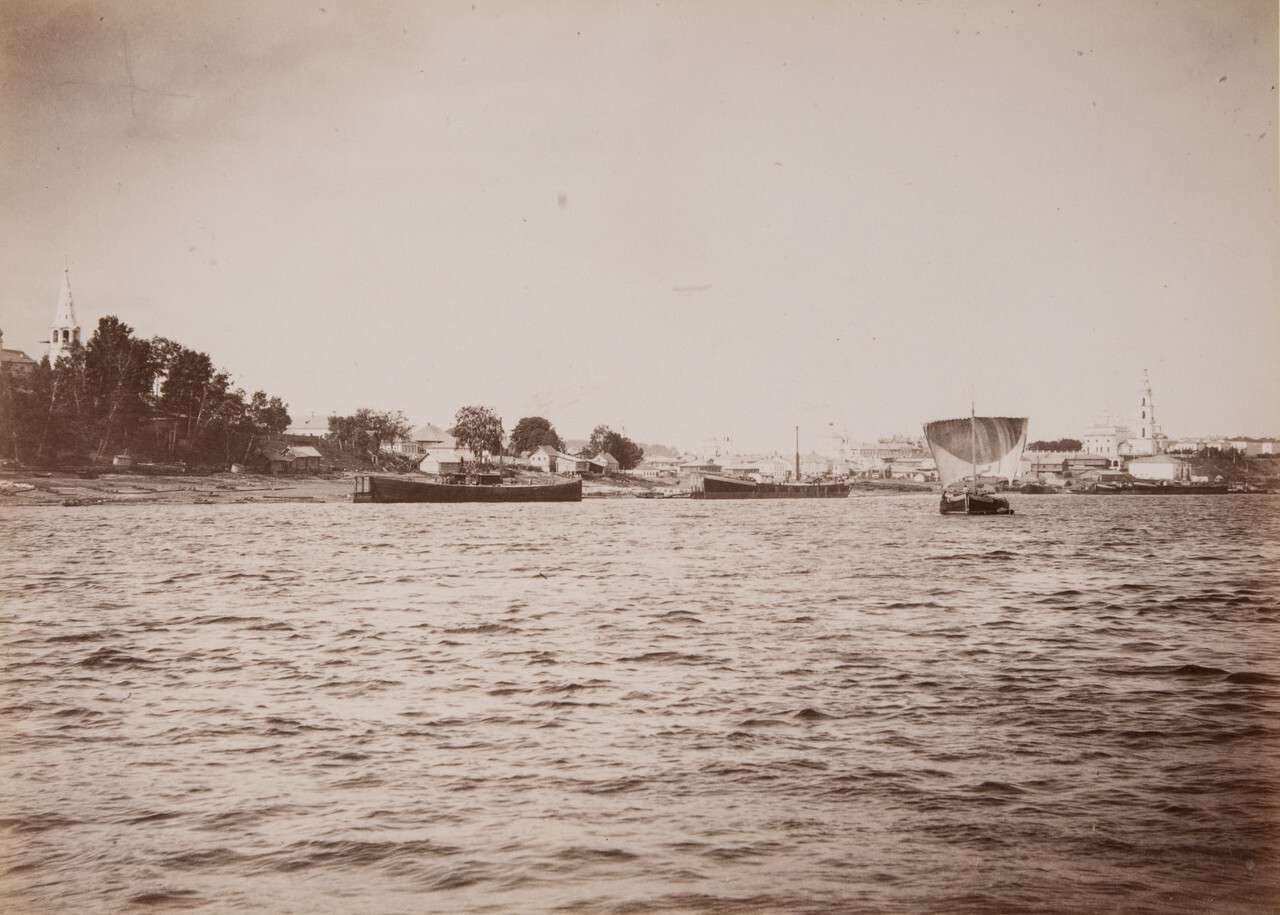Максим Дмитриев. 
 

Вид на город с реки 

Кинешма, 1895–1899 