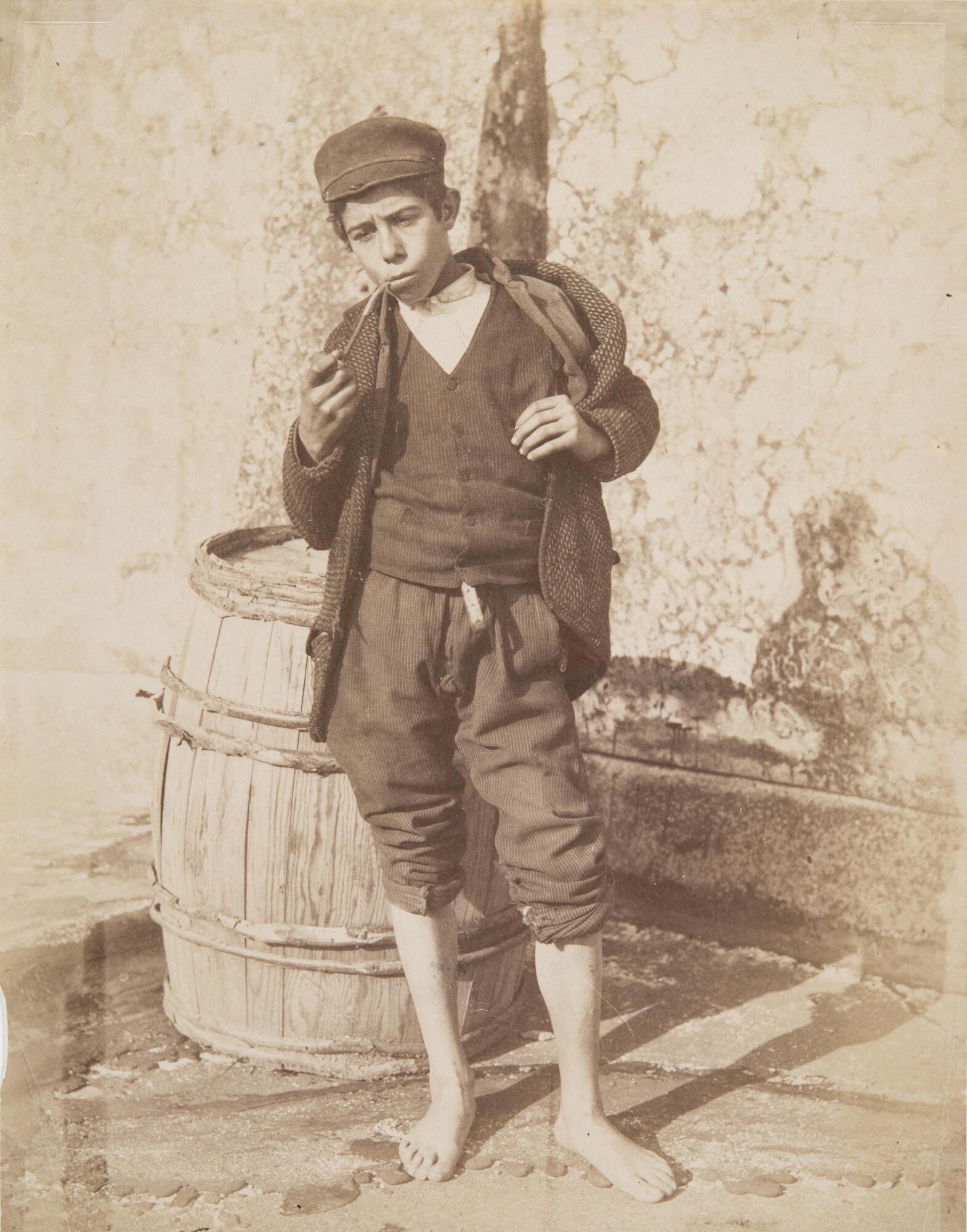Джорджо Зоммер. 
 

Уличный мальчишка, 1880‑е 

Альбуминовый отпечаток 