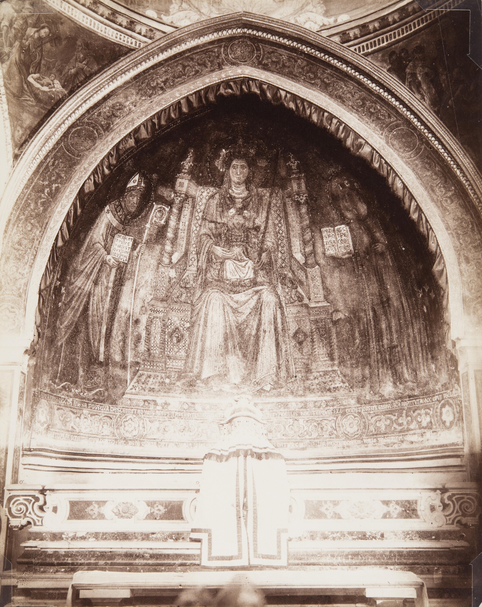 Джорджо Зоммер. 
 

Кафедральный собор Неаполя. Базилика Святой Реституты, 1870‑е 

Альбуминовый отпечаток 