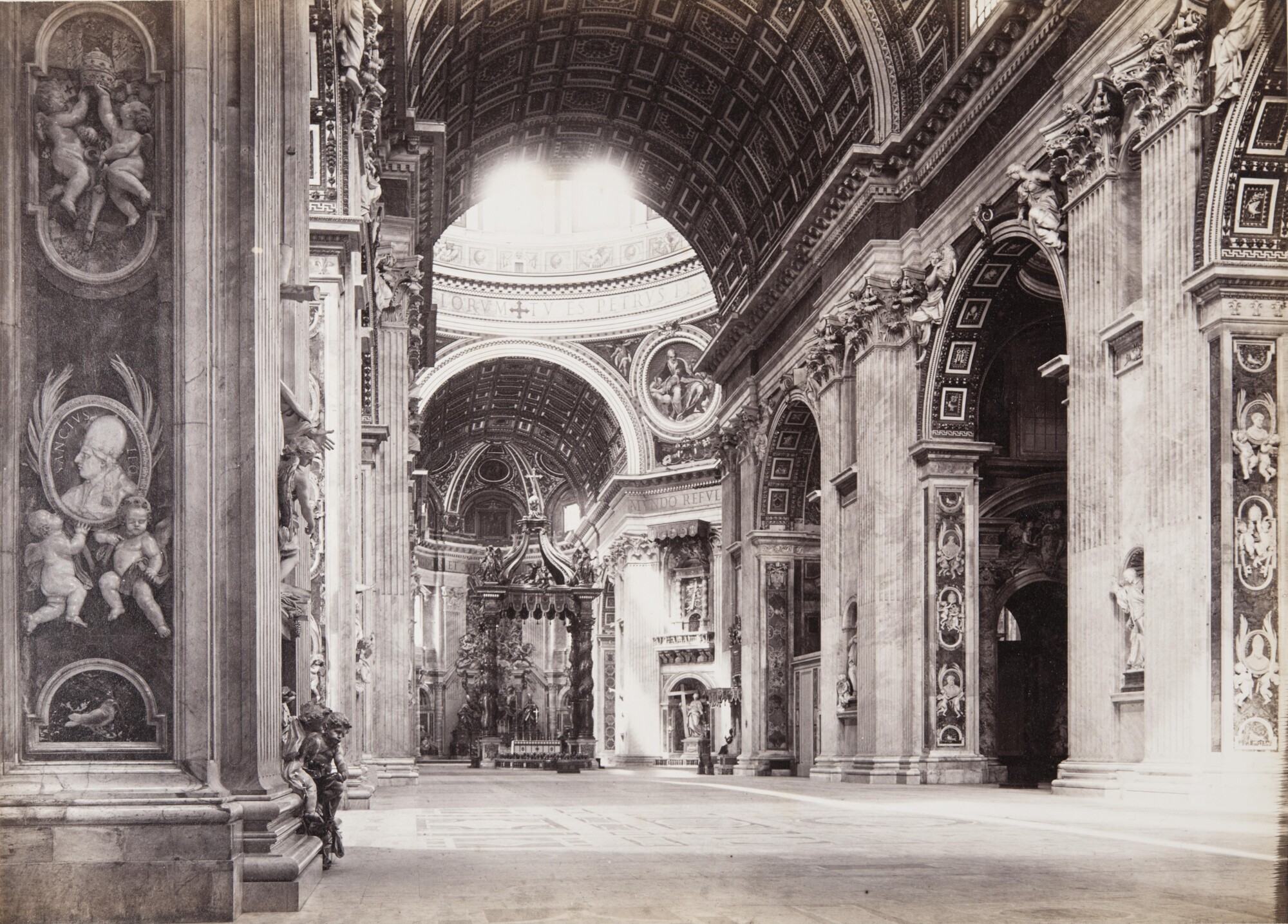 Джузеппе Нинчи. 
 

Ватикан. Интерьер собора Святого Петра, 1860‑е 

Альбуминовый отпечаток 