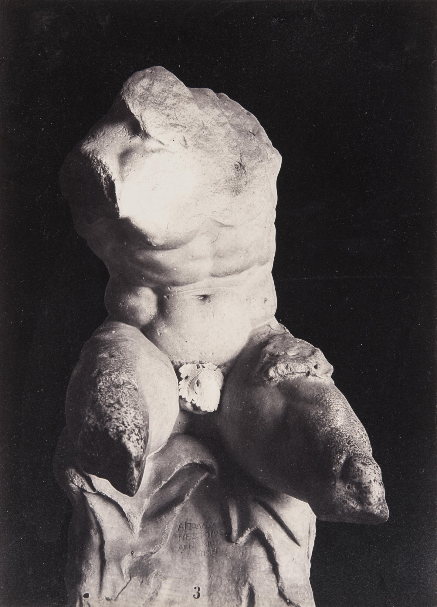 Роберт Тернбулл Макферсон. 
 

Бельведерский торс. Музей Пио-Клементино. Ватикан, 1860‑е 

Альбуминовый отпечаток 