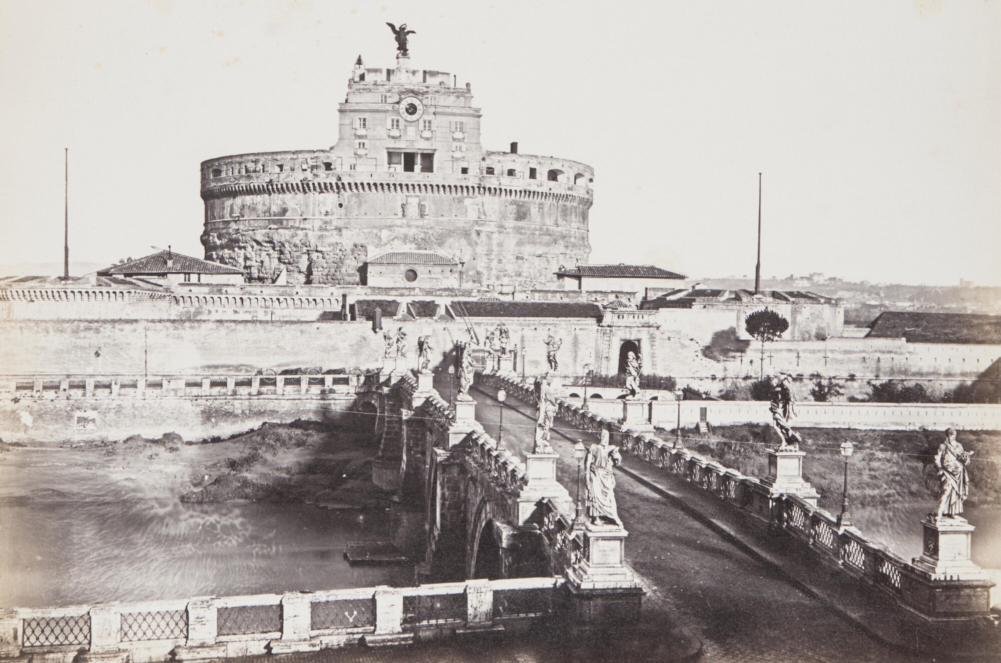 Джузеппе Нинчи. 
 

Мост и замок Святого Ангела, 1860‑е 

Альбуминовый отпечаток 
