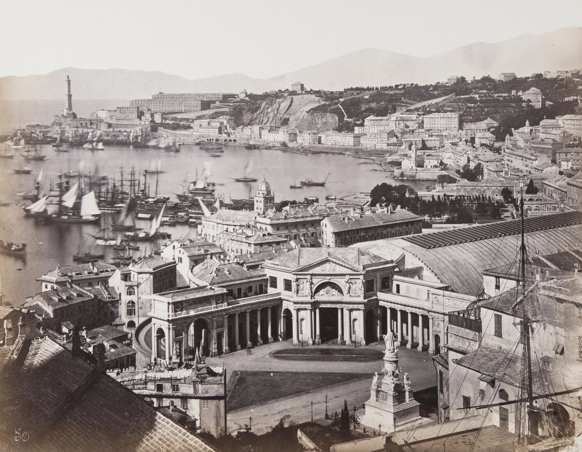 Селестино Дегуа. 
 

Панорама порта Генуи, 1870‑е 

Альбуминовый отпечаток 