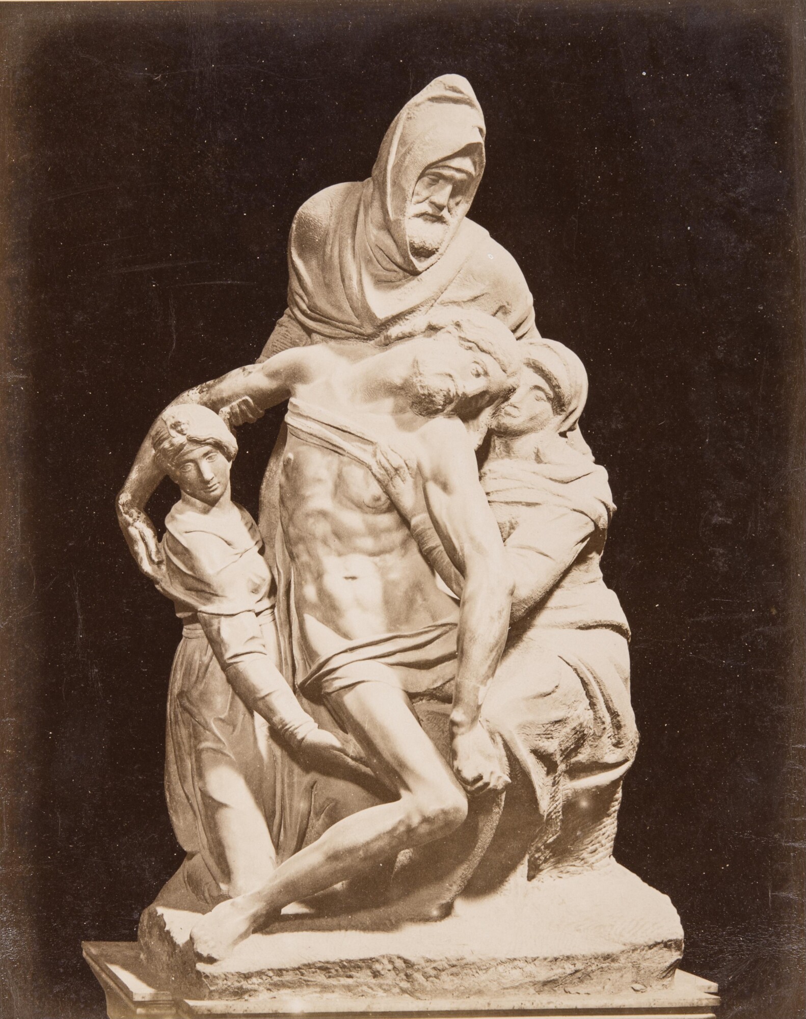 Алинари. 
 

Микеланджело «Флорентийская Пьета», 1870‑е 

Альбуминовый отпечаток 