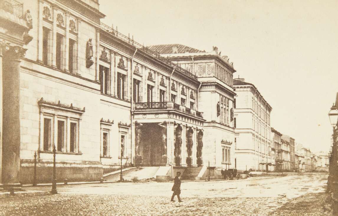 Альфред  Лоренс . 
 

Вид на здание Нового Эрмитажа и Миллионную улицу, 1870‑е  (?) 
 
