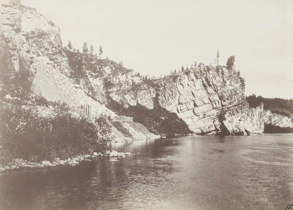 [Васильев А. П.]. 
 Утёс "Смирной камень" на реке Юрюзань 1900-е годы 