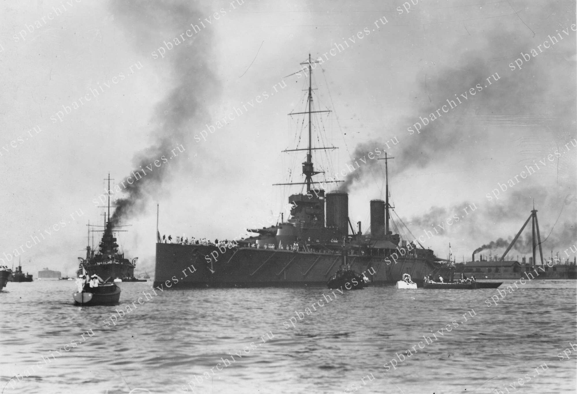 Флагманское судно английской эскадры сверх-дредноут «Лайон» на кронштадтском рейде
Фотография Алекандра Карловича Буллы,
10 июля 1914
ЦГАКФФД. 
 
  