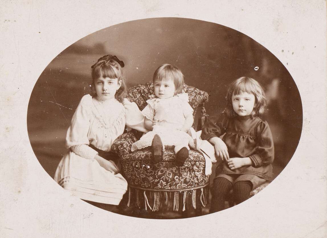 Фелиция Карловна Франтц с братьями Константином и Александром. 
 

Арбус М., Ченстохово, начало 1890-х 

Из коллекции РОСФОТО 
