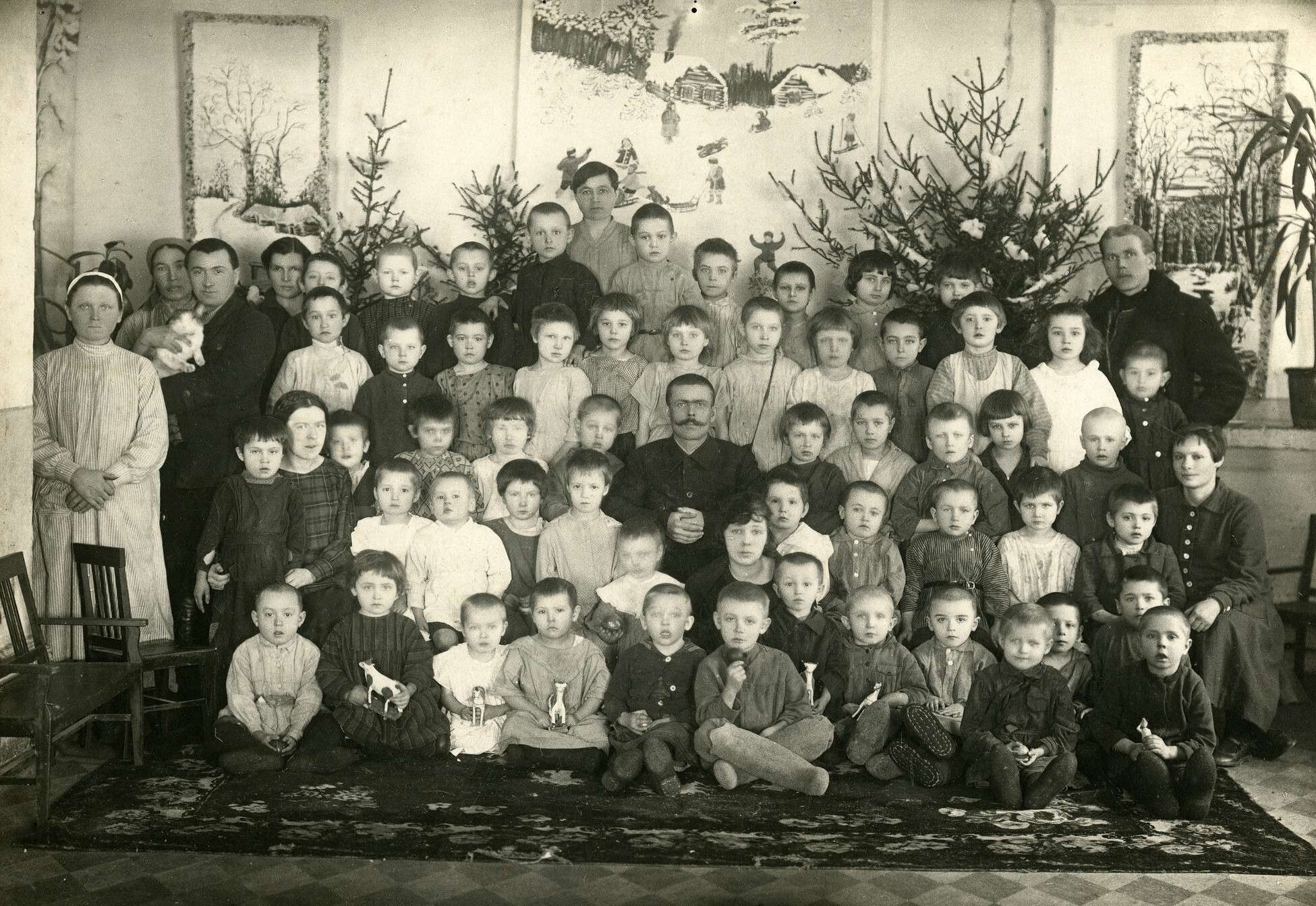 Unknown photographer. 
 

New Year’s Party in Kindergarten, 1920s 
 