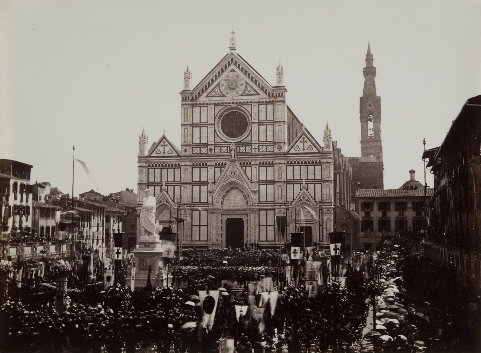 Алинари. 
 

Открытие памятной статуи Данте Алигьери. Площадь Санта-Кроче, 1865 

Альбуминовый отпечаток 