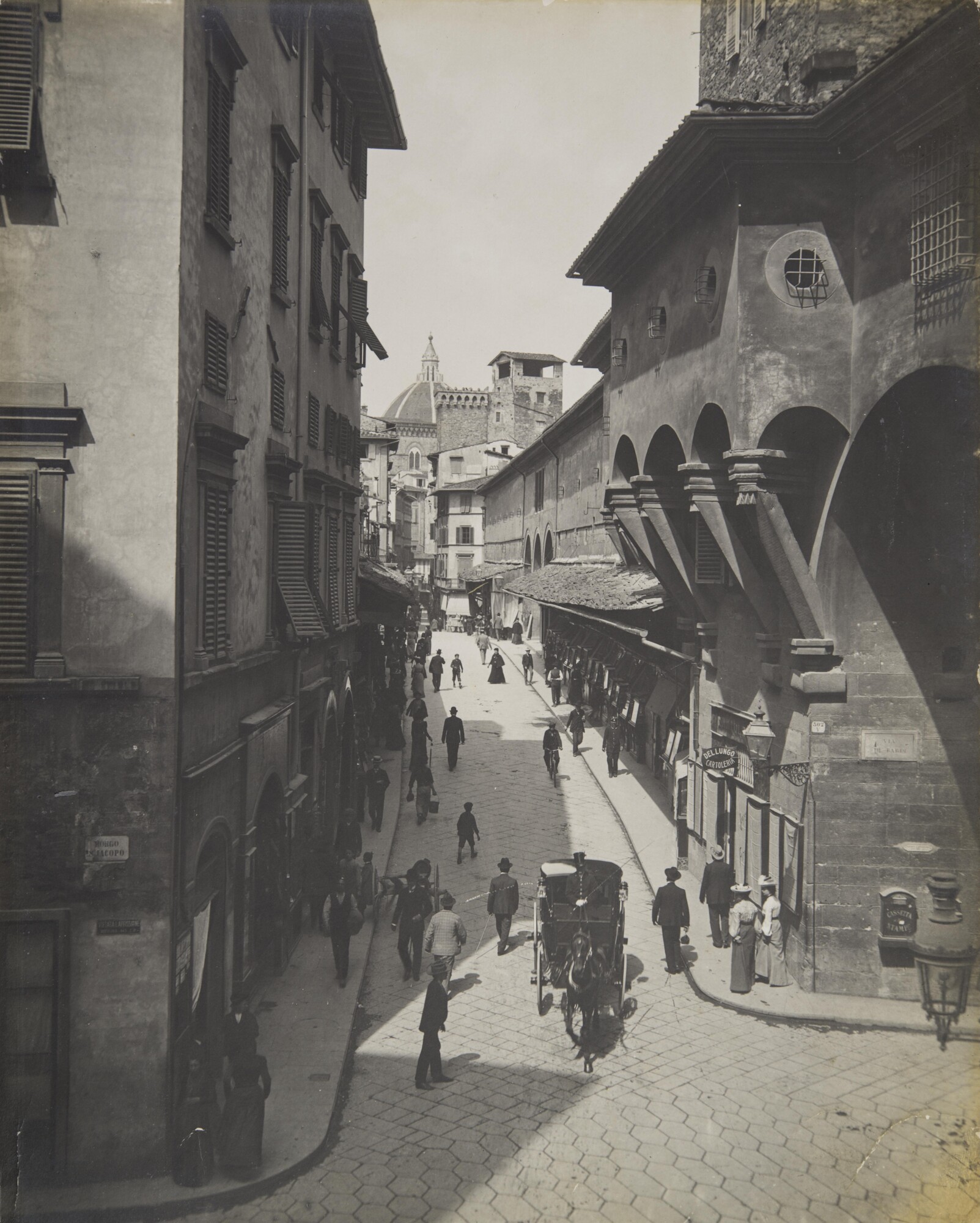 Фотоателье Броджи. 
 

Понте Веккьо, 1880‑е 

Желатиновый отпечаток 